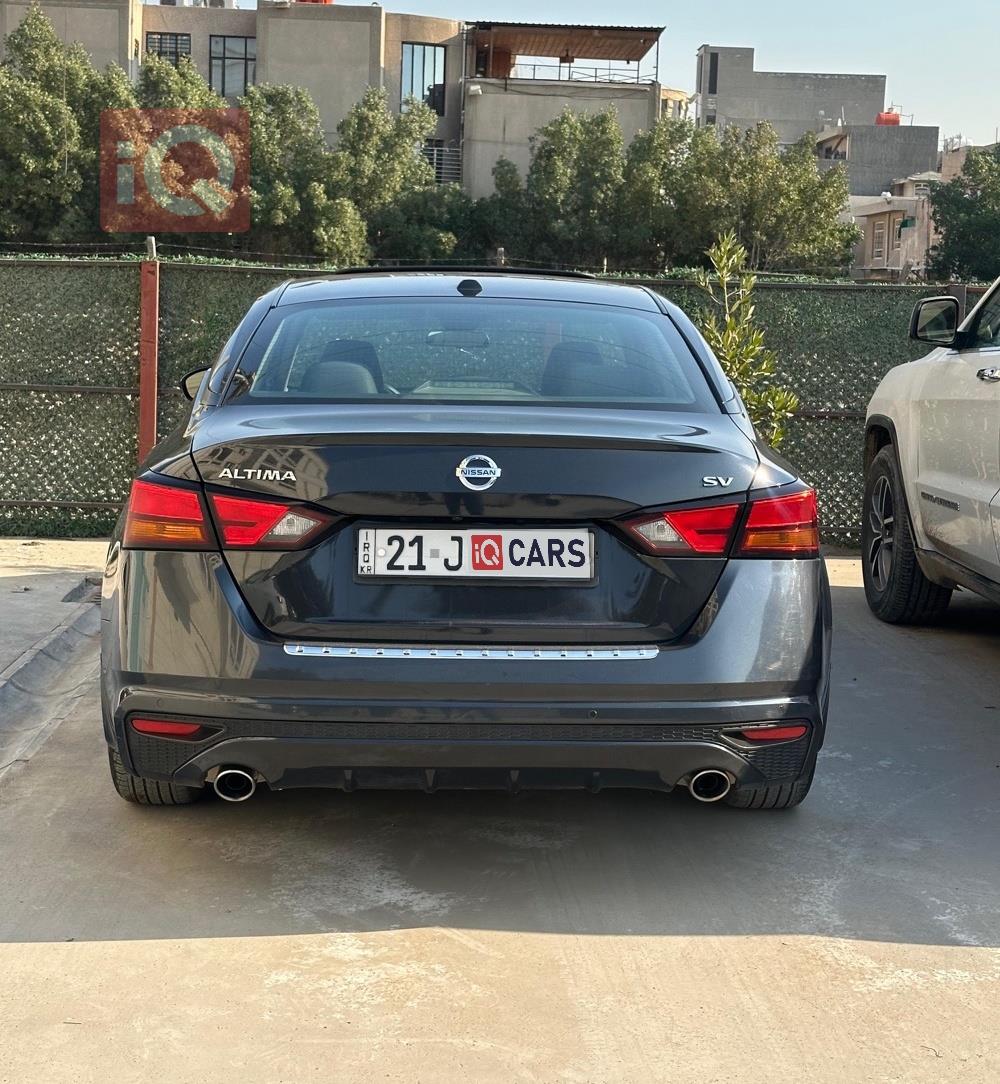 نيسان ألتيما